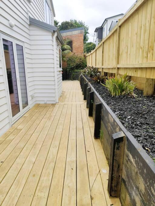 Two Bedroom Homestay With Private Entrance In Convenient Location Auckland Exterior photo